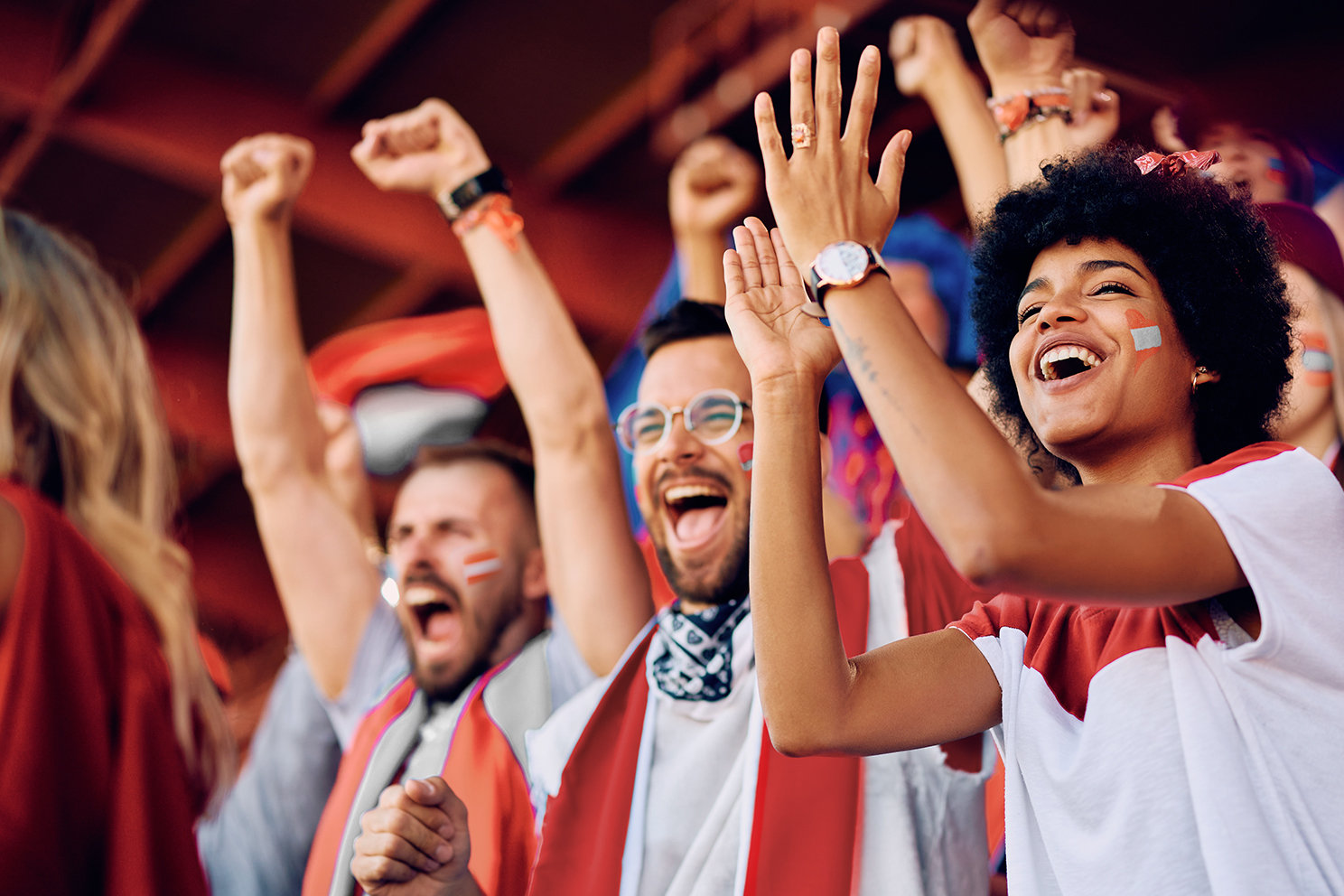 Jubelnde Fußball-Fans