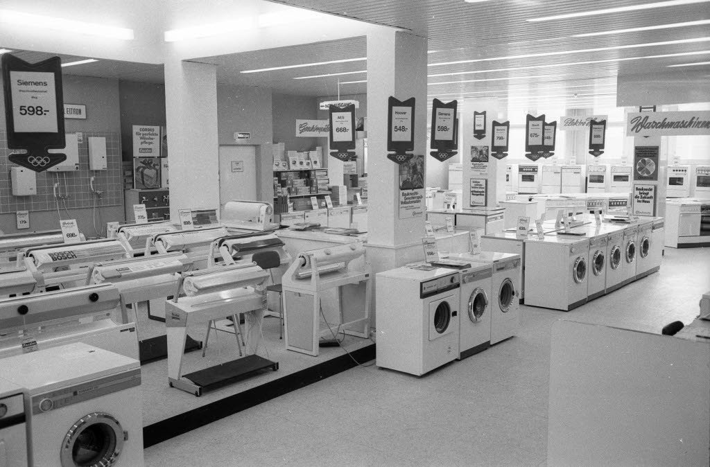Waschmaschinen und andere Haushaltsgroßgeräte im Fachhandel 1972 ©Friedrich Magnussen, Stadtarchiv Kiel 