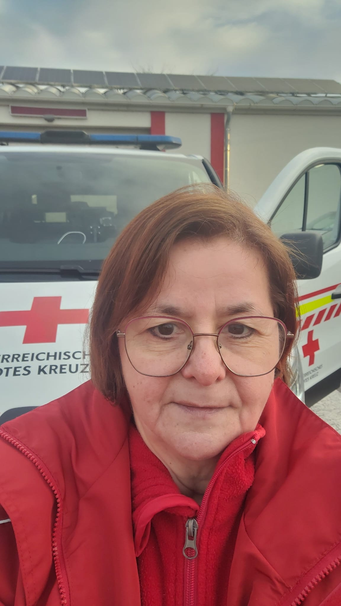 Wüstenrot Kollegin Susanne Petrasch bei ihrem Social Day beim Roten Kreuz