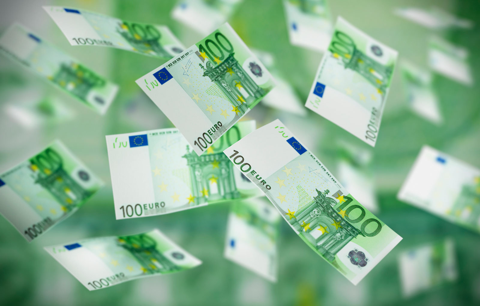 100-Euro-Scheine flattern durch die Luft