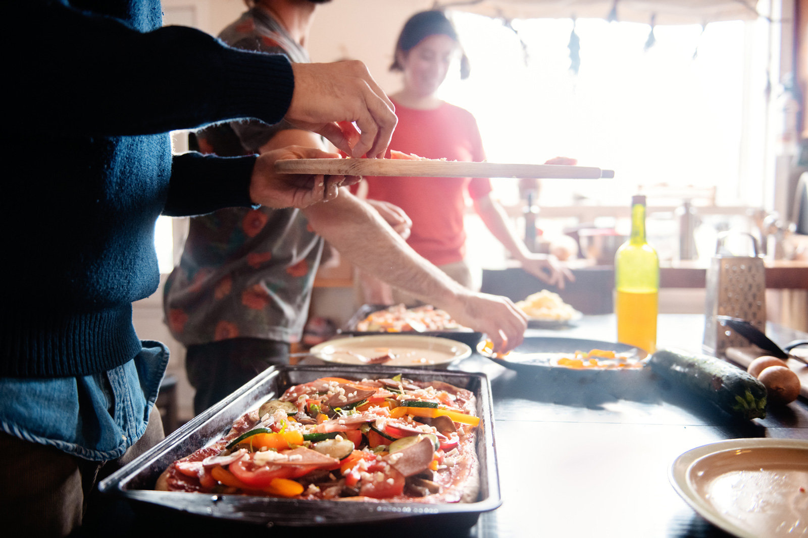1156799793 Leute kochen zusammen in eine Küche