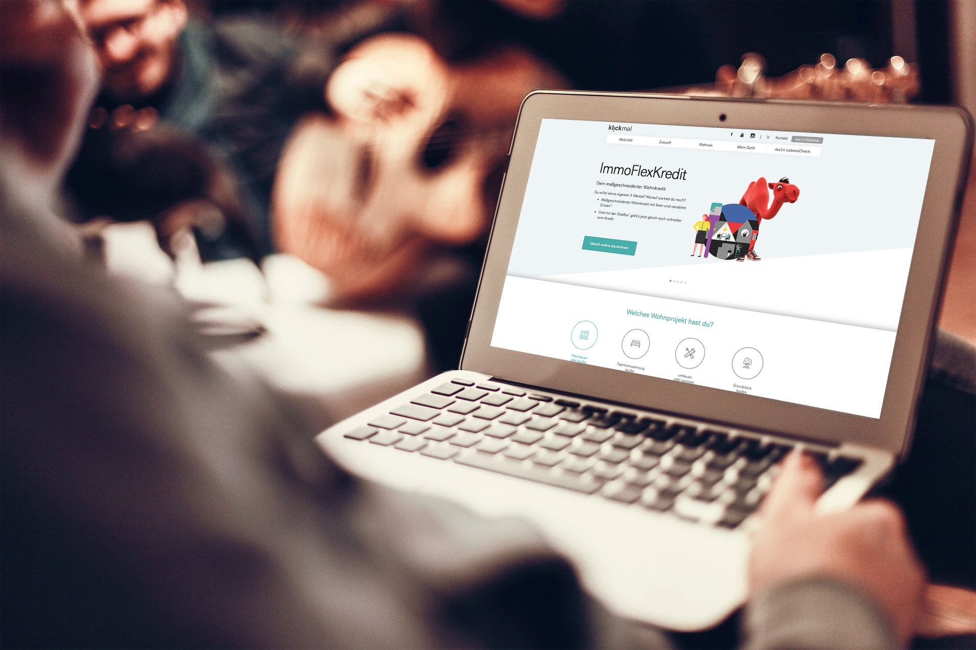 Online berechnen: Auf klickmal.at kannst du Finanzierungsmodelle durchspielen. (@Smartmockups / Mockup World)