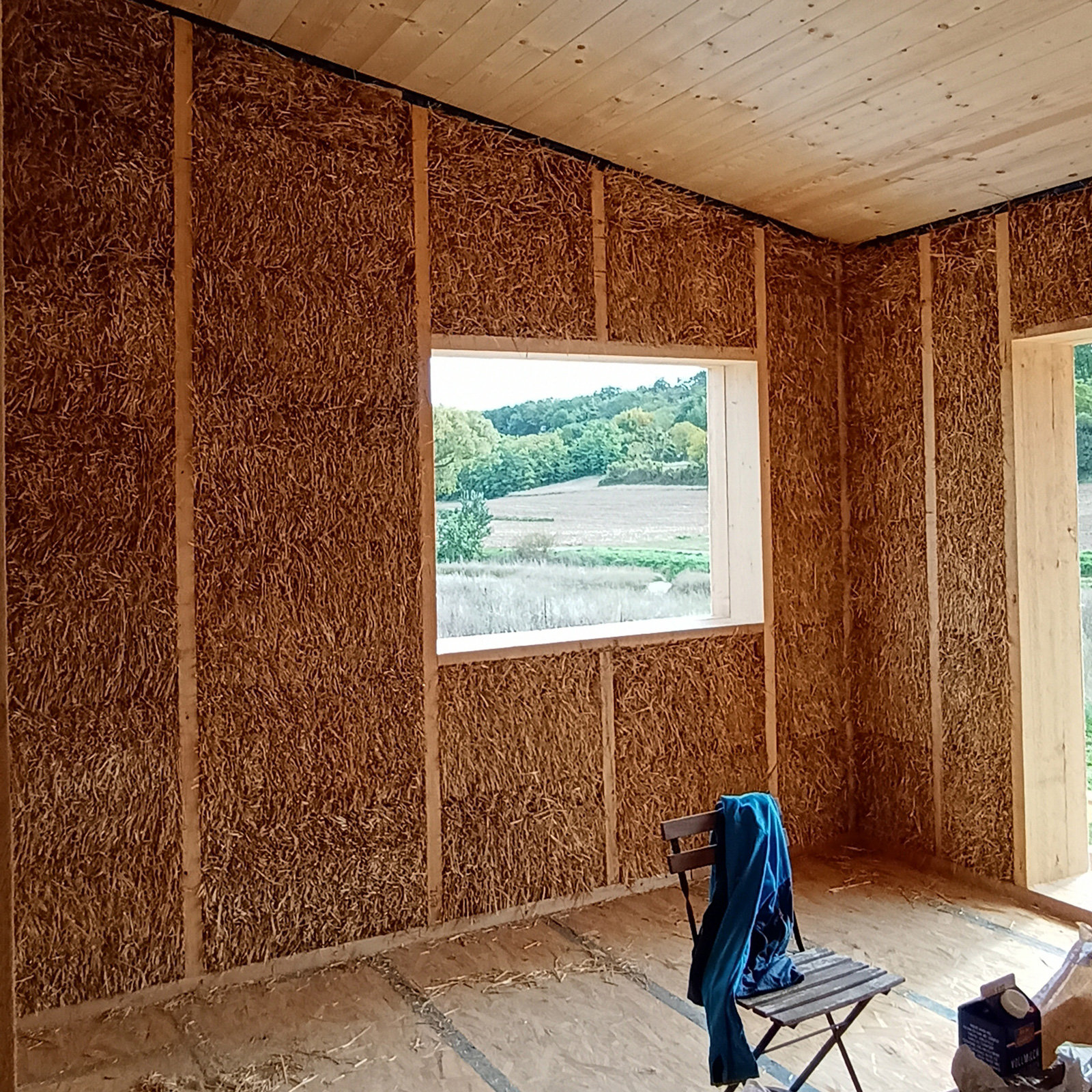 Innenraum, der mit ökologischen Baustoffen gedämmt wurde