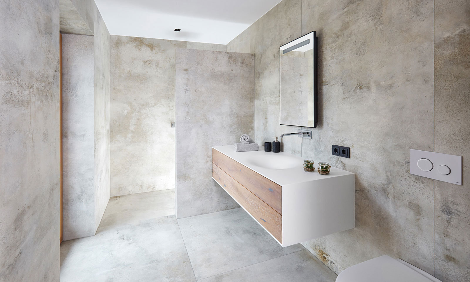 Von Naturstein oft kaum zu unterscheiden: großformatige Fliesen