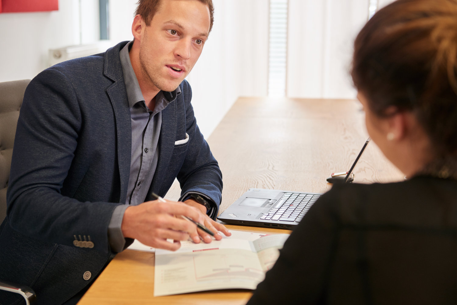 Finanzrahmen abstecken: Gespräch mit Wüstenrot Finanzberater (@Wüstenrot/marcelkoehler.com)