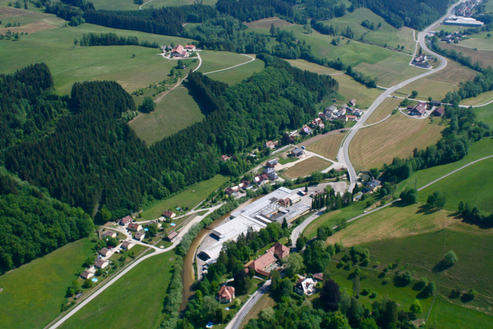 Grüne Produktion: Luftaufnahme des Riess-Geländes in Ybbsitz im Mostviertel.
