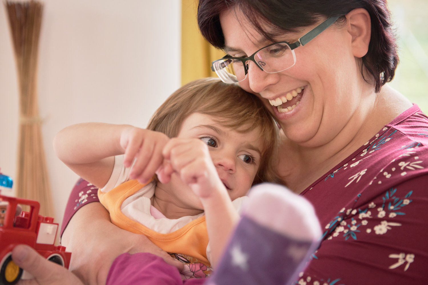 Entspannt: Die neue Wohnsituation hat sich auch positiv auf die Krankheit von Alexandra Sidlo ausgewirkt. (@Wüstenrot / marcelkoehler.com)