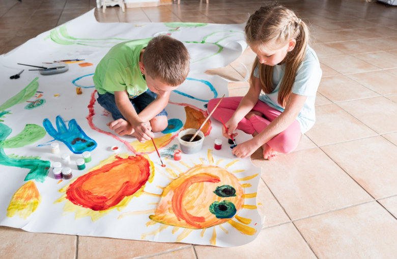 Fliesen sind poflegeleicht. Also gut, wenn man Kinder daheim hat © iStock | Eva-Foreman