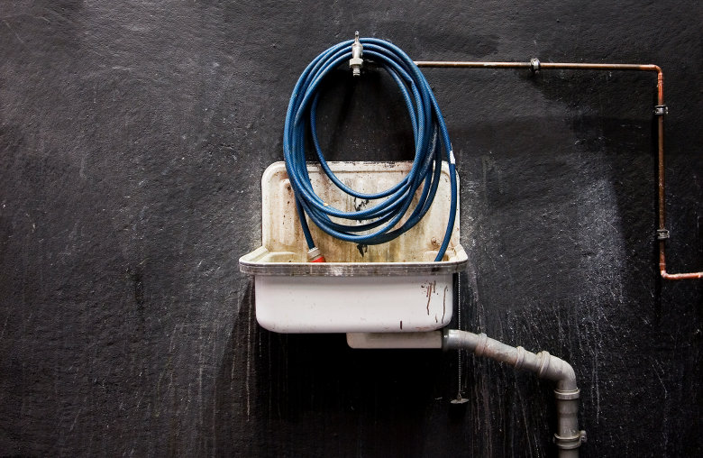 Ein bissl Dreck sammelt sich am Weg zur neuen Garage (© iStock I AndreasKermann)