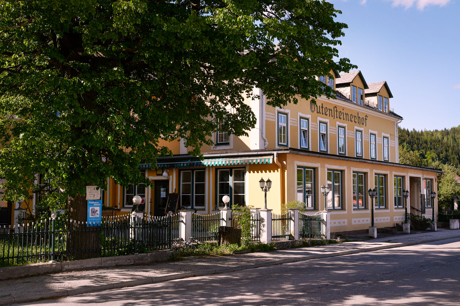 „Ich schaffe mir hier die Welt, wie ich sie haben möchte“, sagt Steininger über Gutenstein. © Wüstenrot/marcelkoehler.com