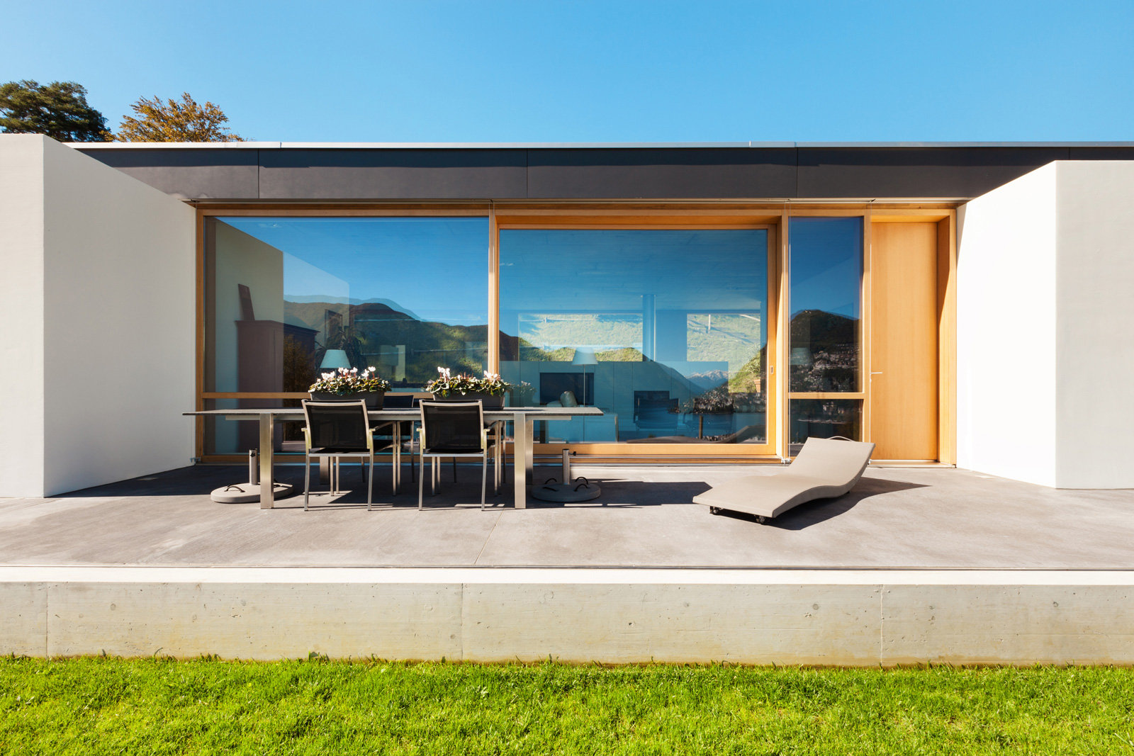 451984473 Betonböden: Der gegossene Terrassenboden wirkt besonders elegant.