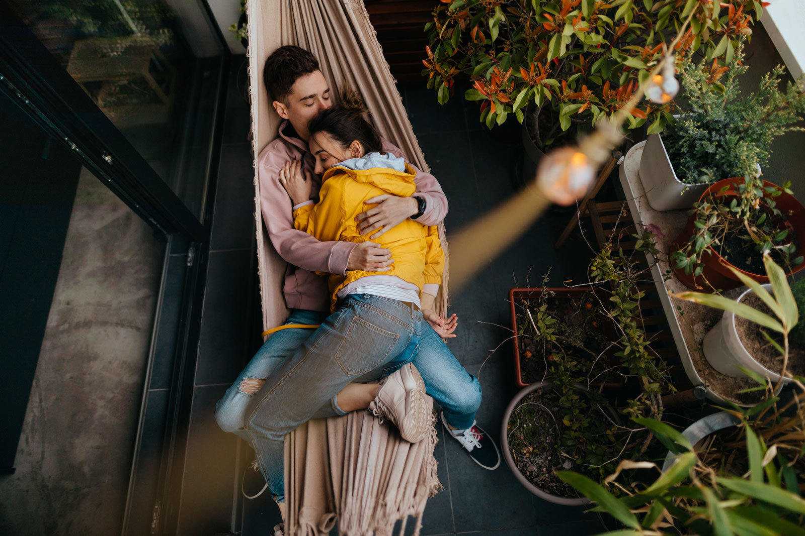 Mehr Privatsphäre: So schützt du Balkon oder Terrasse vor fremden Blicken