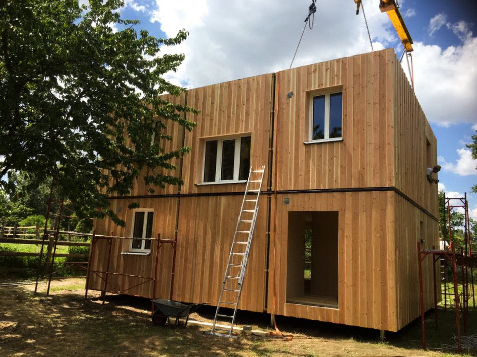 Setzt noch einen drauf: Bei McCube lässt sich Wohn- und Büroräume Würfel für Würfel erweitern. Die Kleinmodule sind auch für Jungfamilien erschwinglich.