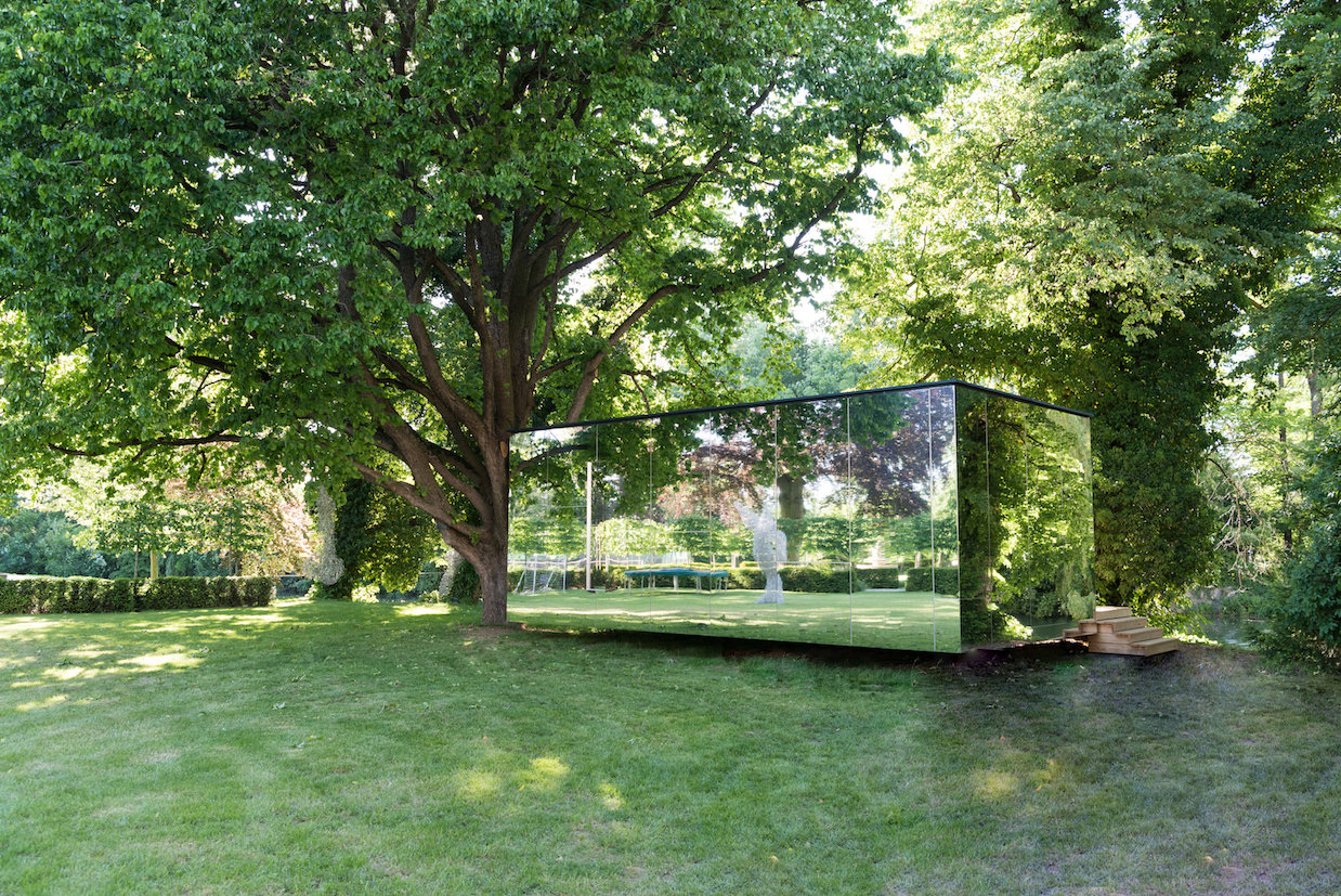 Genau hinschauen: Der Spiegelcube von McCube fügt sich nahtlos in die Natur ein.