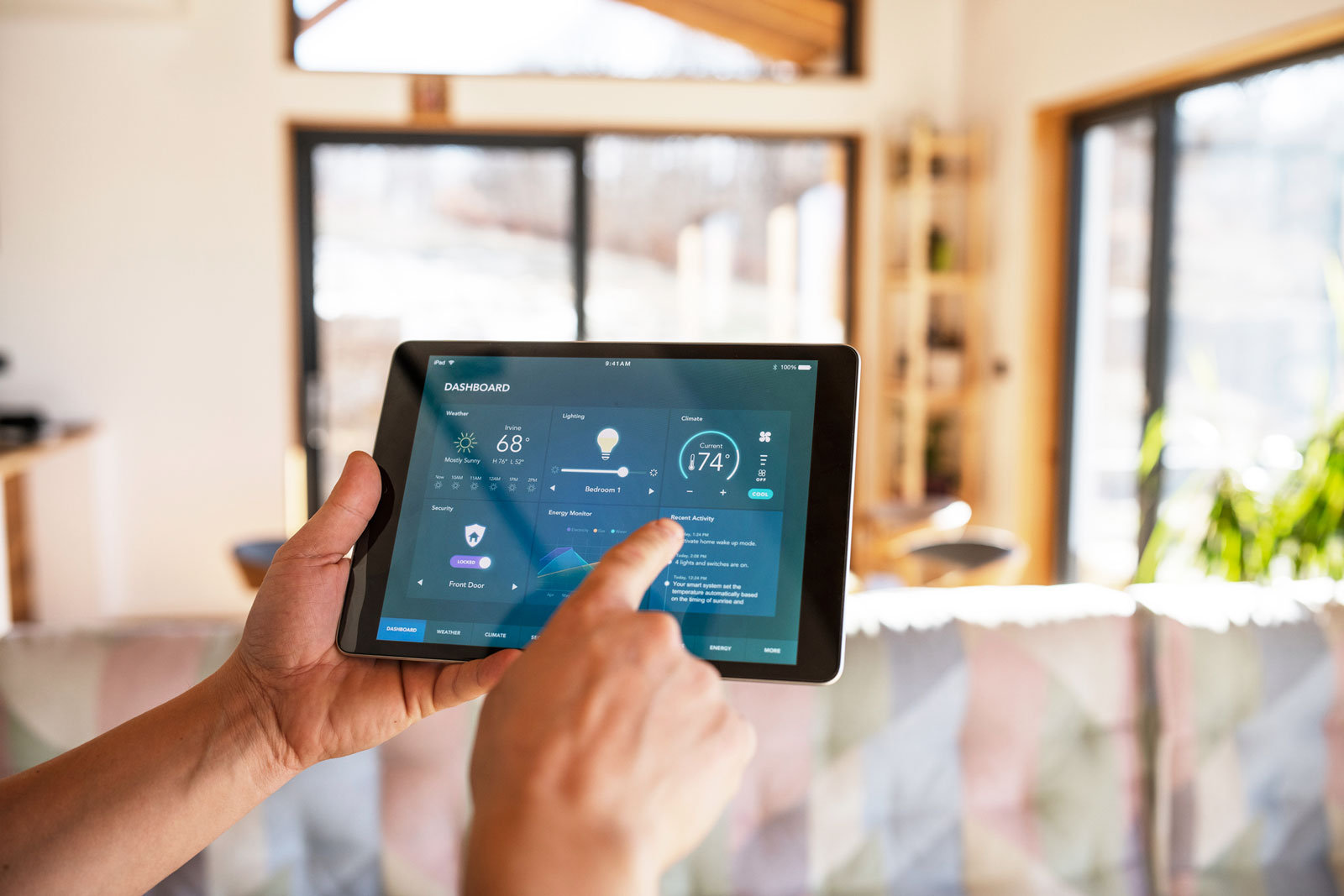 Intelligente Systeme vernetzen sämtliche Smarthome-Komponenten im Haushalt.