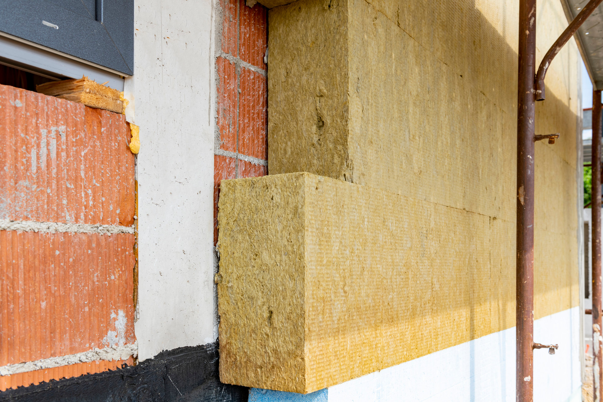 House thermal insulation with rock wool panels