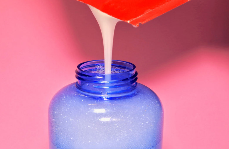 Gute Basis: Mit Natron kannst du dein Shampoo einfach selbst herstellen.