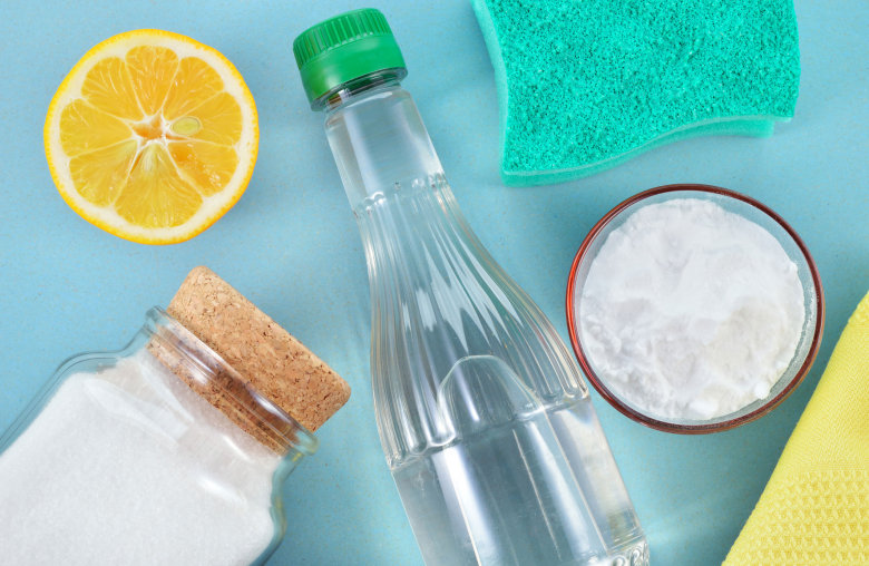 Simple Basis: Natron und Soda sind die Grundzutaten für dein eigenes Geschirrspülmittel.