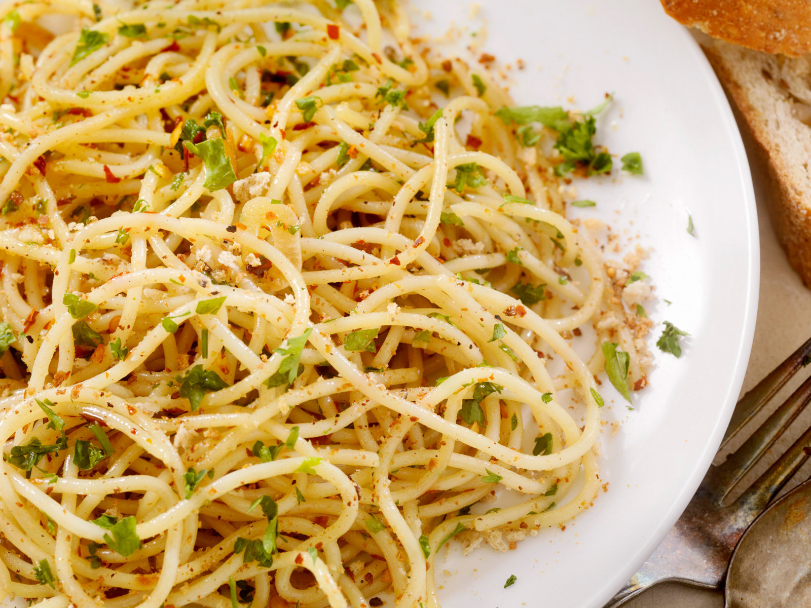 524883028 Aglio e Olio: Im Homeoffice kann man sich den Knoblauch erlauben.