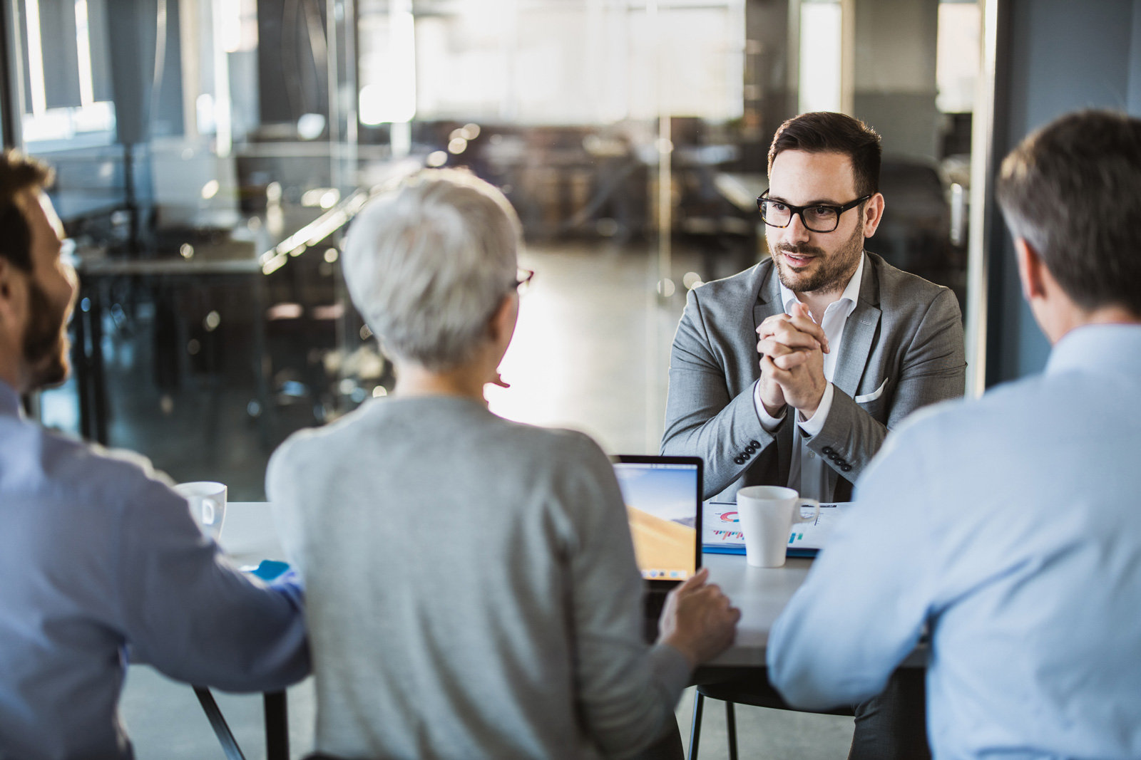 Mann in einem Jobinterview