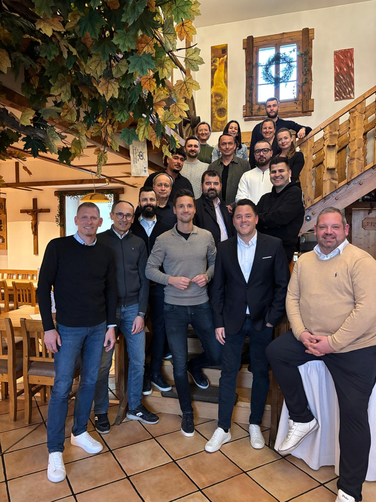 Ralph Rohregger, Leiter Stammvertreib Oberösterreich Ost mit seinem Team.