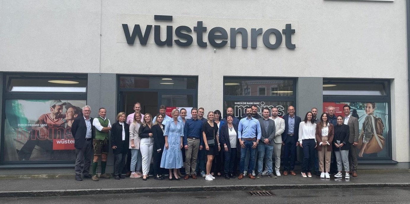 Danijela Tepic, Leiterin Stammvertreib Oberösterreich West mit seinem Team.