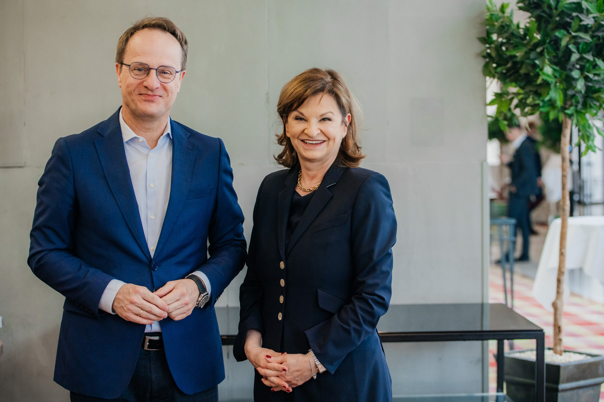 Dr. Susanne Riess-Hahn mit Univ. Prof. Mag. Dr. Markus Hengstschläger