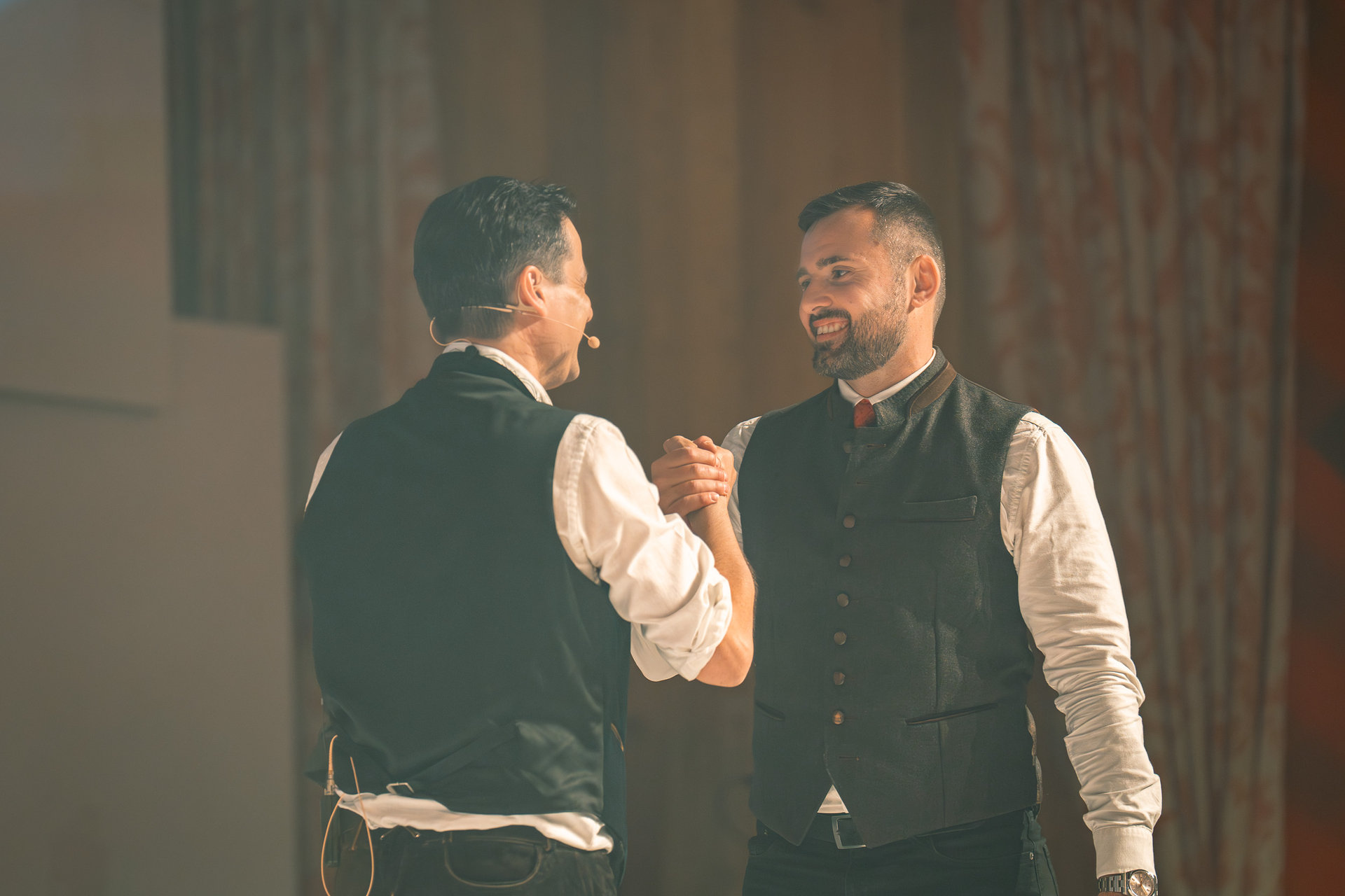 Alexander Knezevic holte Rookie of the year Georg Neubauer auf die Bühne