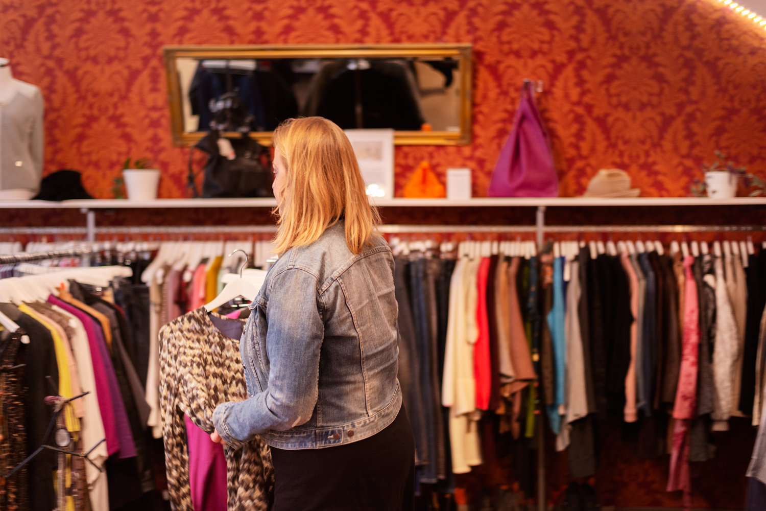 Bewusster shoppen: Früher ging Nunu Kaller einkaufen, um sich abzulenken. Heute kauft sie nur ausgewählte Stücke. © Wüstenrot/marcelkoehler.com