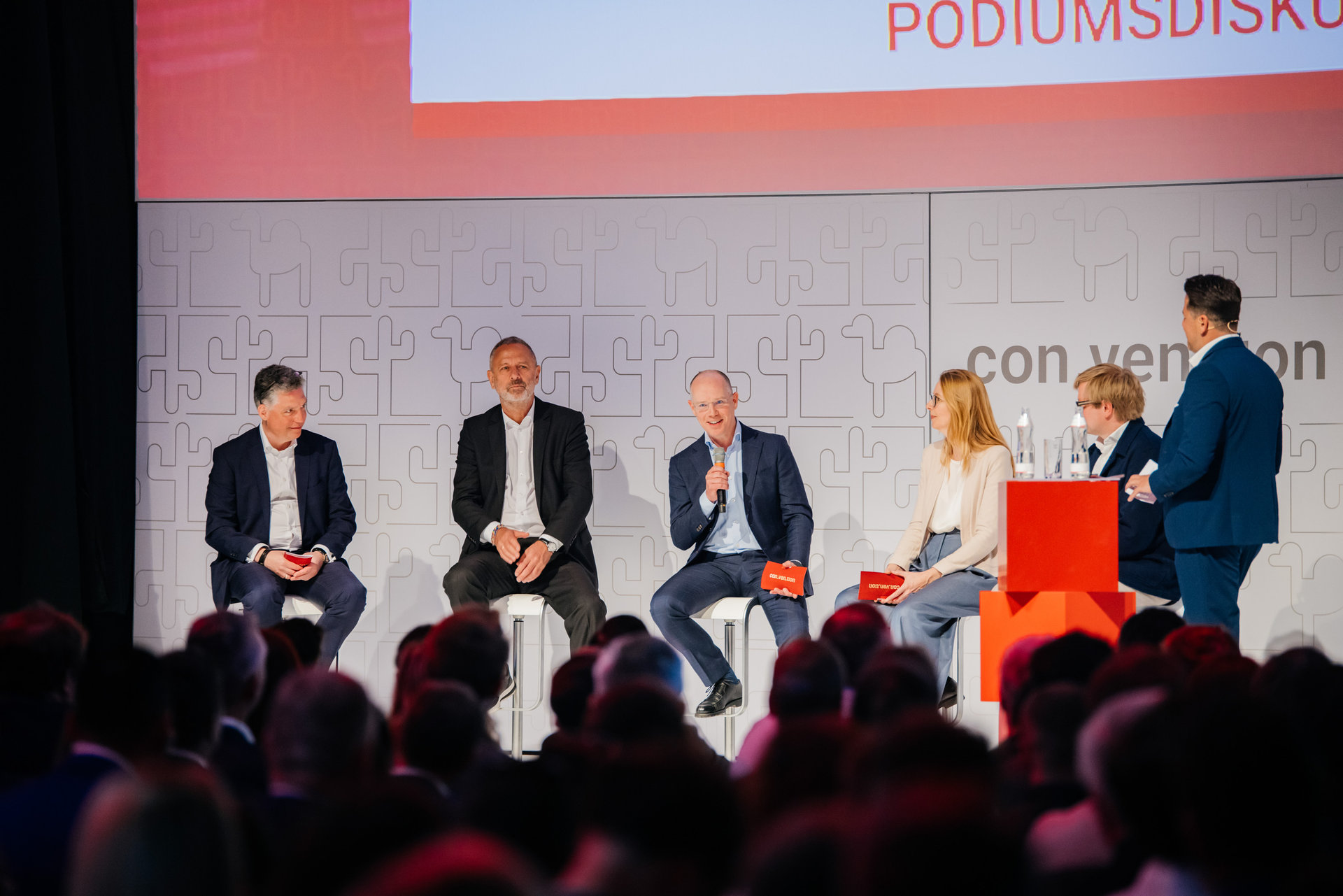 Podiumsdiskussion mit dem Gesamtvorstand unter der Moderation von Tobias Kohl