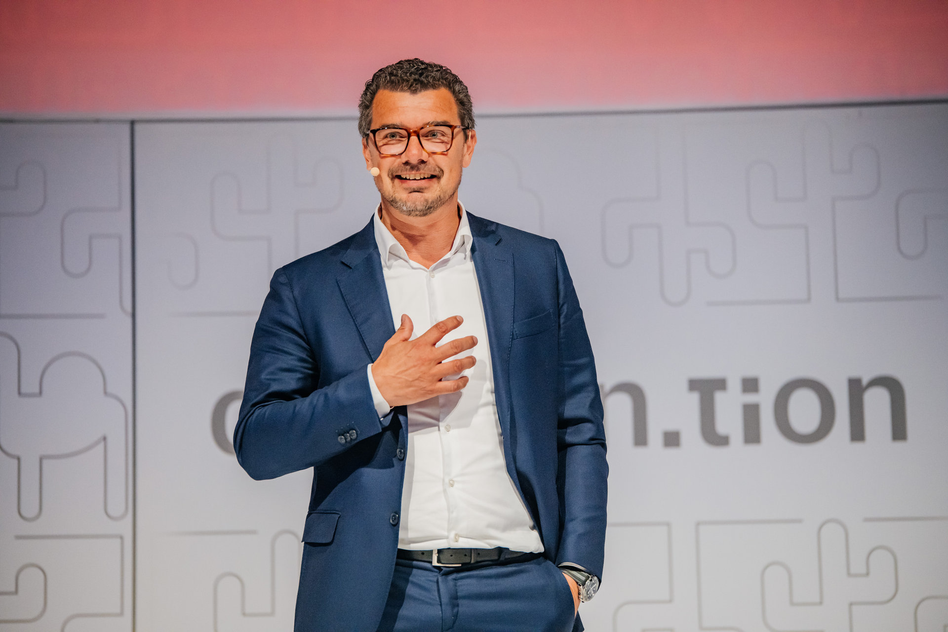 Fabian Stenzel auf der Bühne. 