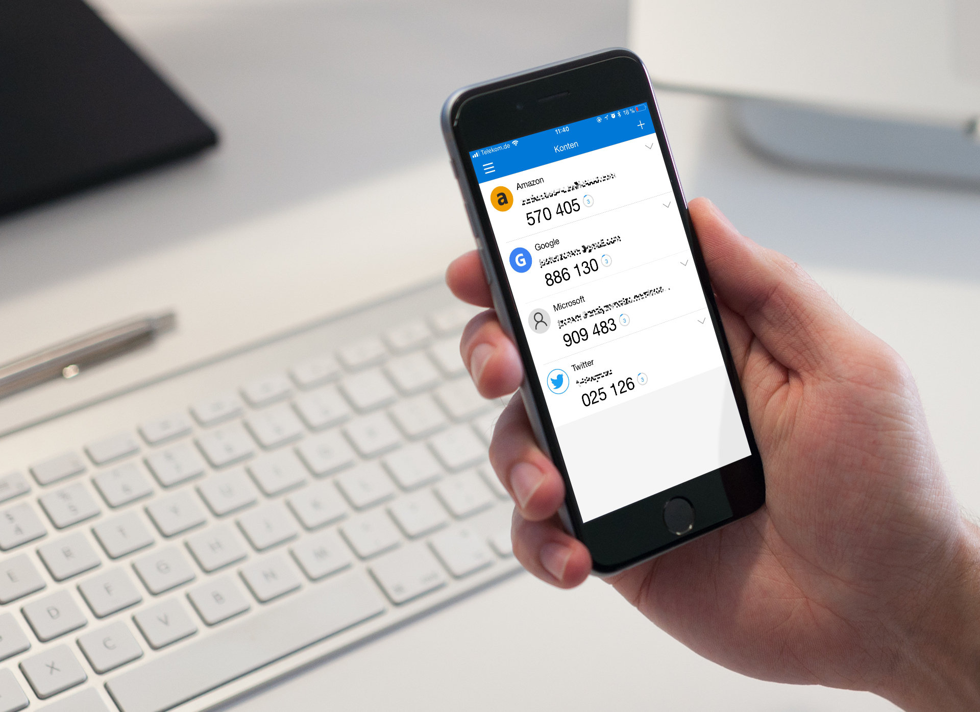 Handy in der Hand einer Person