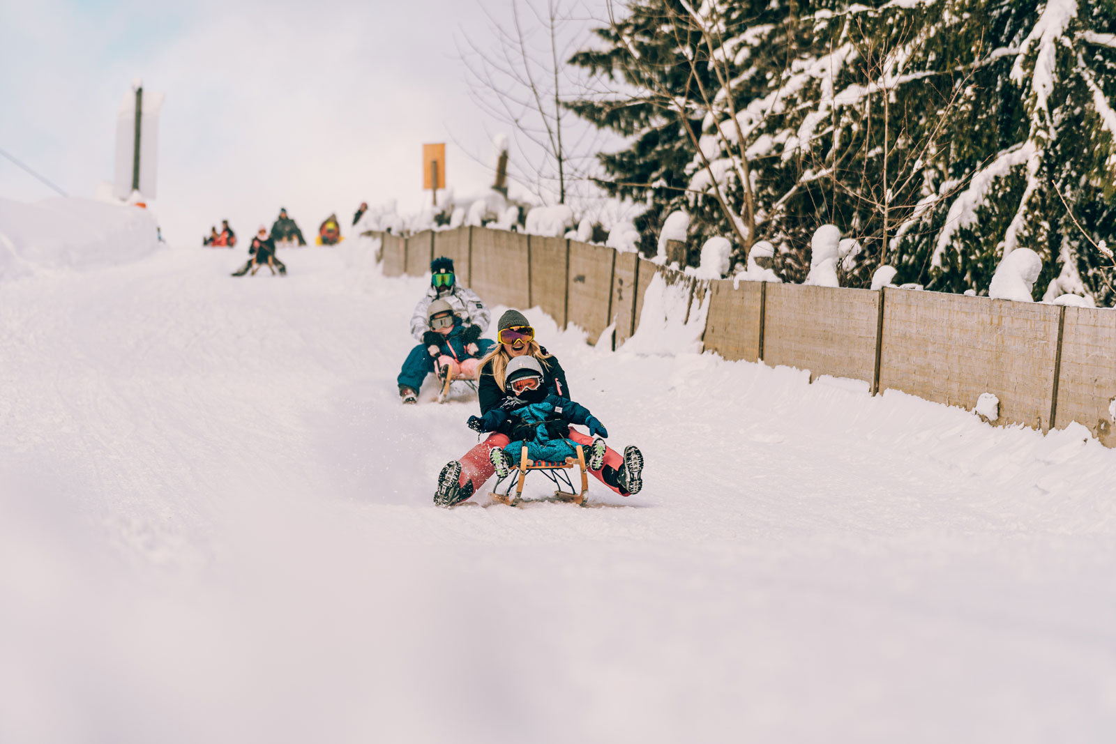 Abends mit Beleuchtung: Naturrodelbahn am Semmering