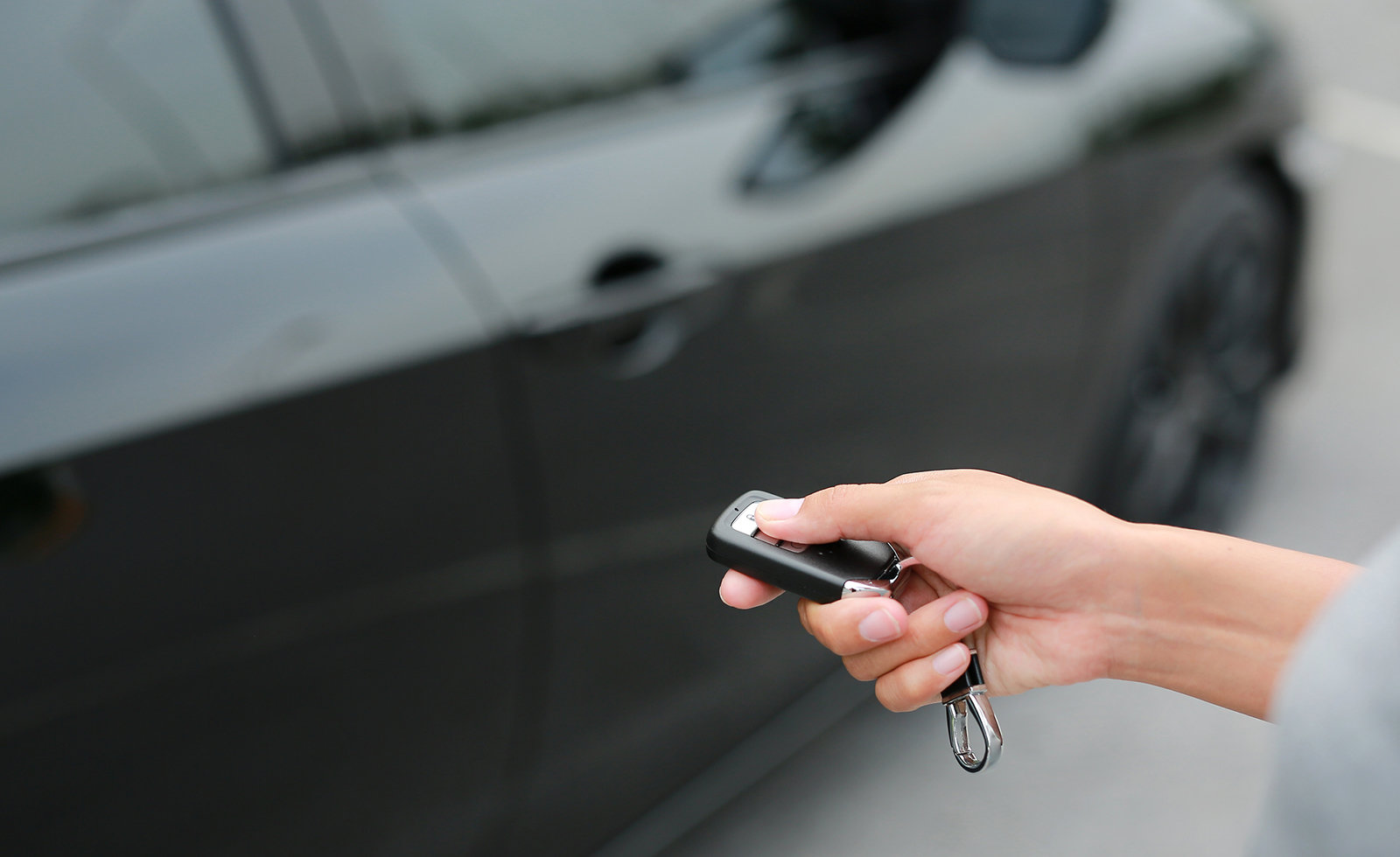 836147814 Einfache Regel: Das Auto auch bei kurzen Stopps immer vollständig abschließen.