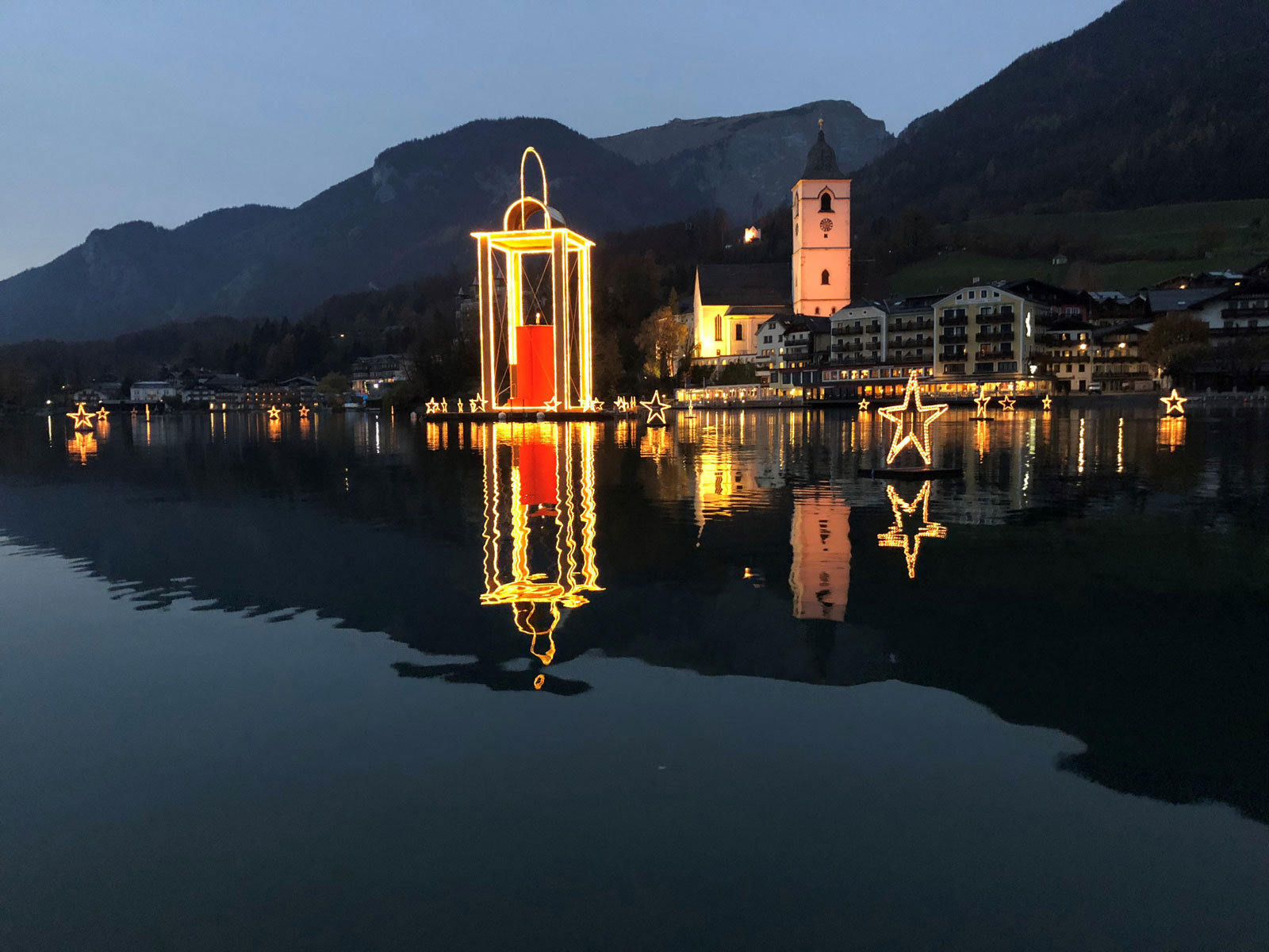 Weihnachtsbeleuchtung im Wolfgangseer Advent