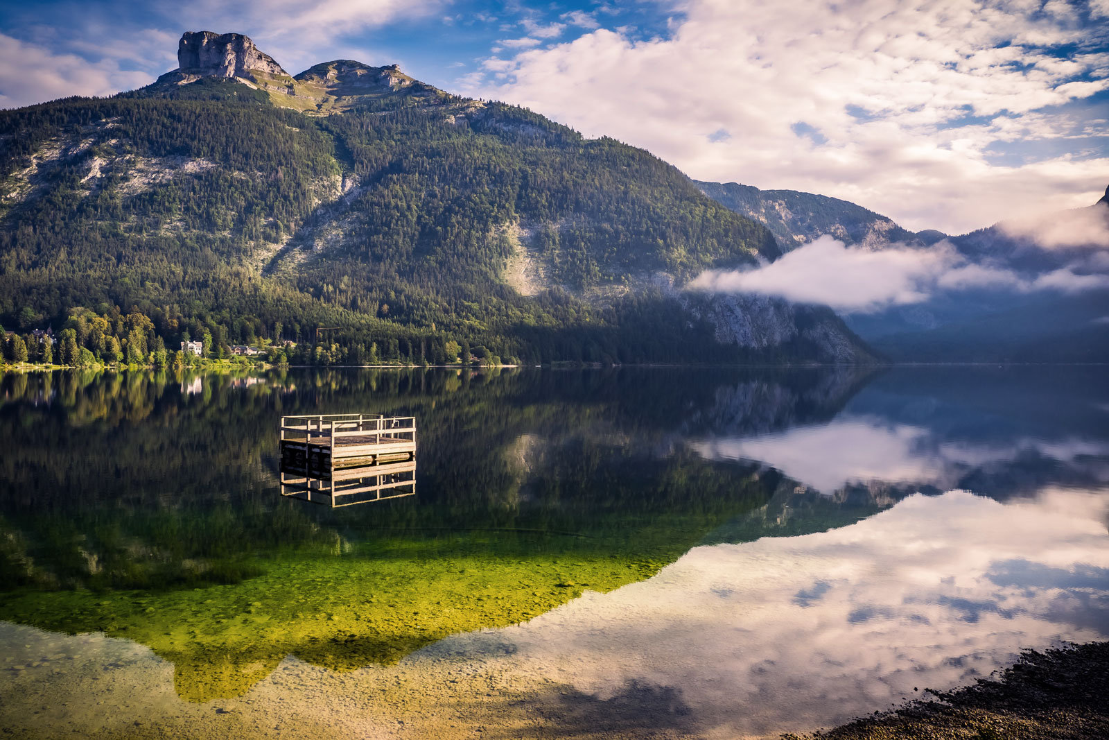 Blick auf den Altausseer See mit dem Losergipfel im Hintergrund