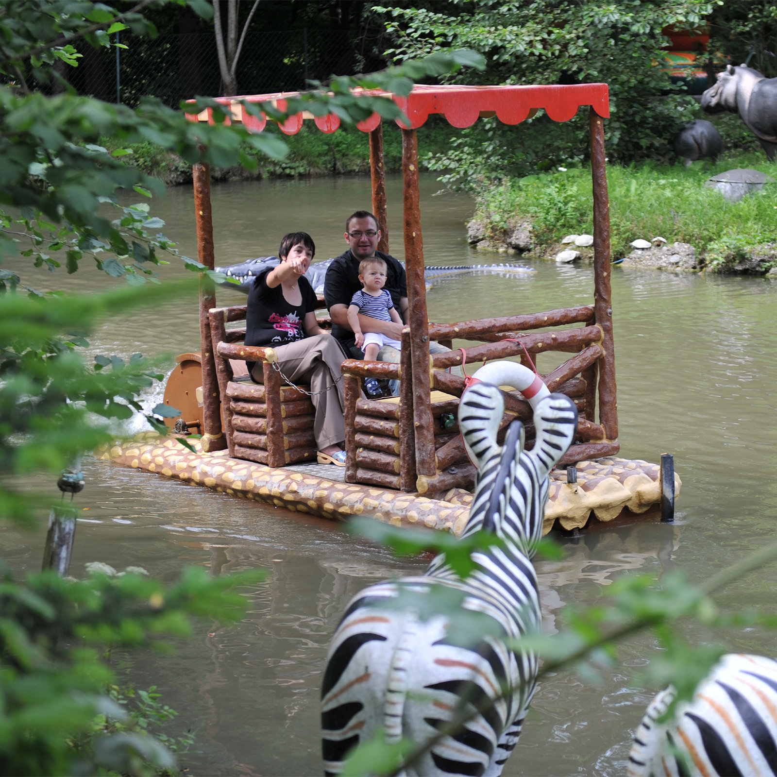 Neben 50 Themengärten bieten Kittenberger Erlebnisgärten auch Floßfahrten an.