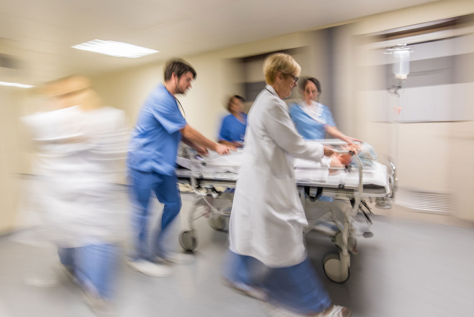 Schwere Verletzungen bei einem Unfall können hohe Folgekosten verursachen.