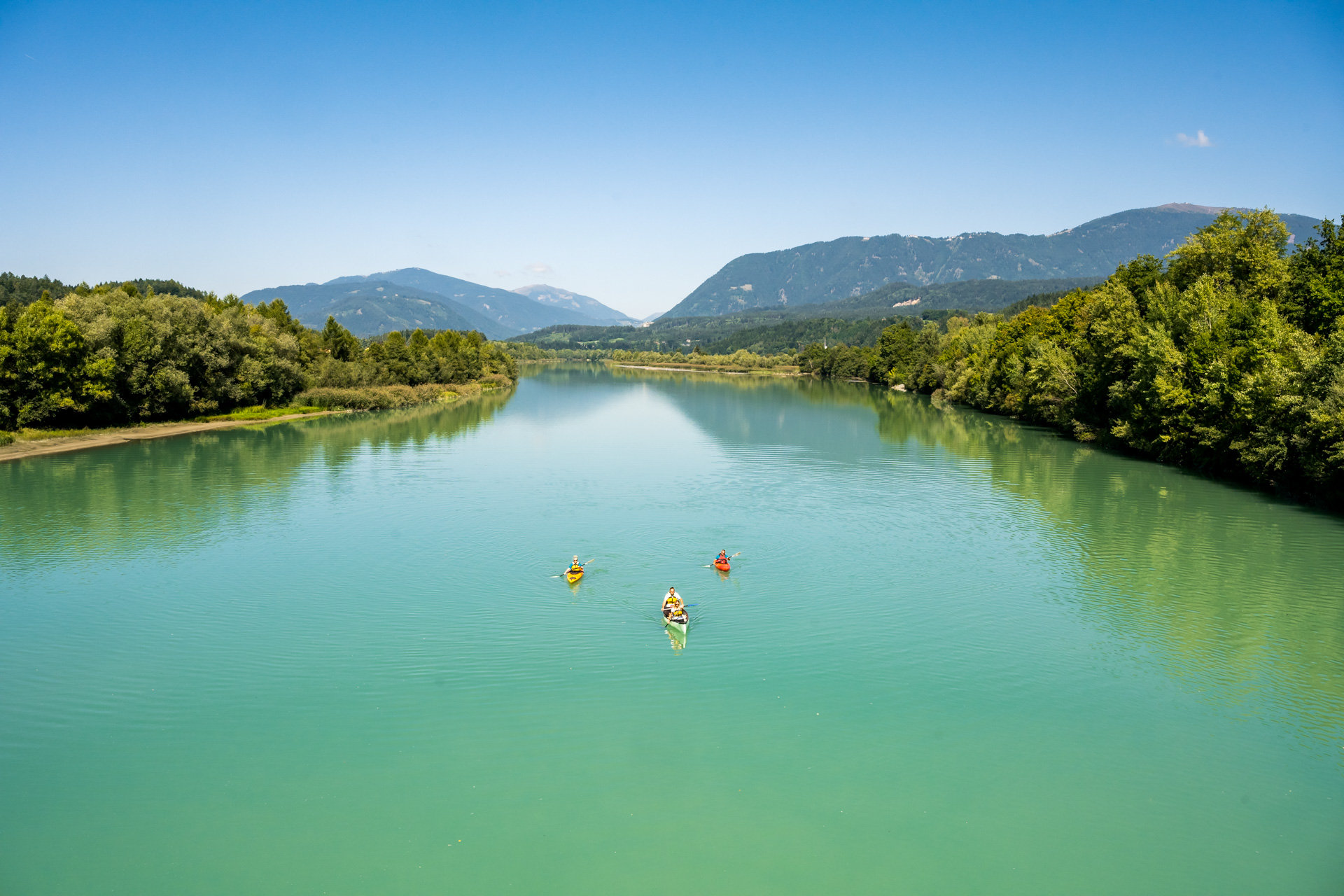 Drau in Kärnten mit Paddelbooten
