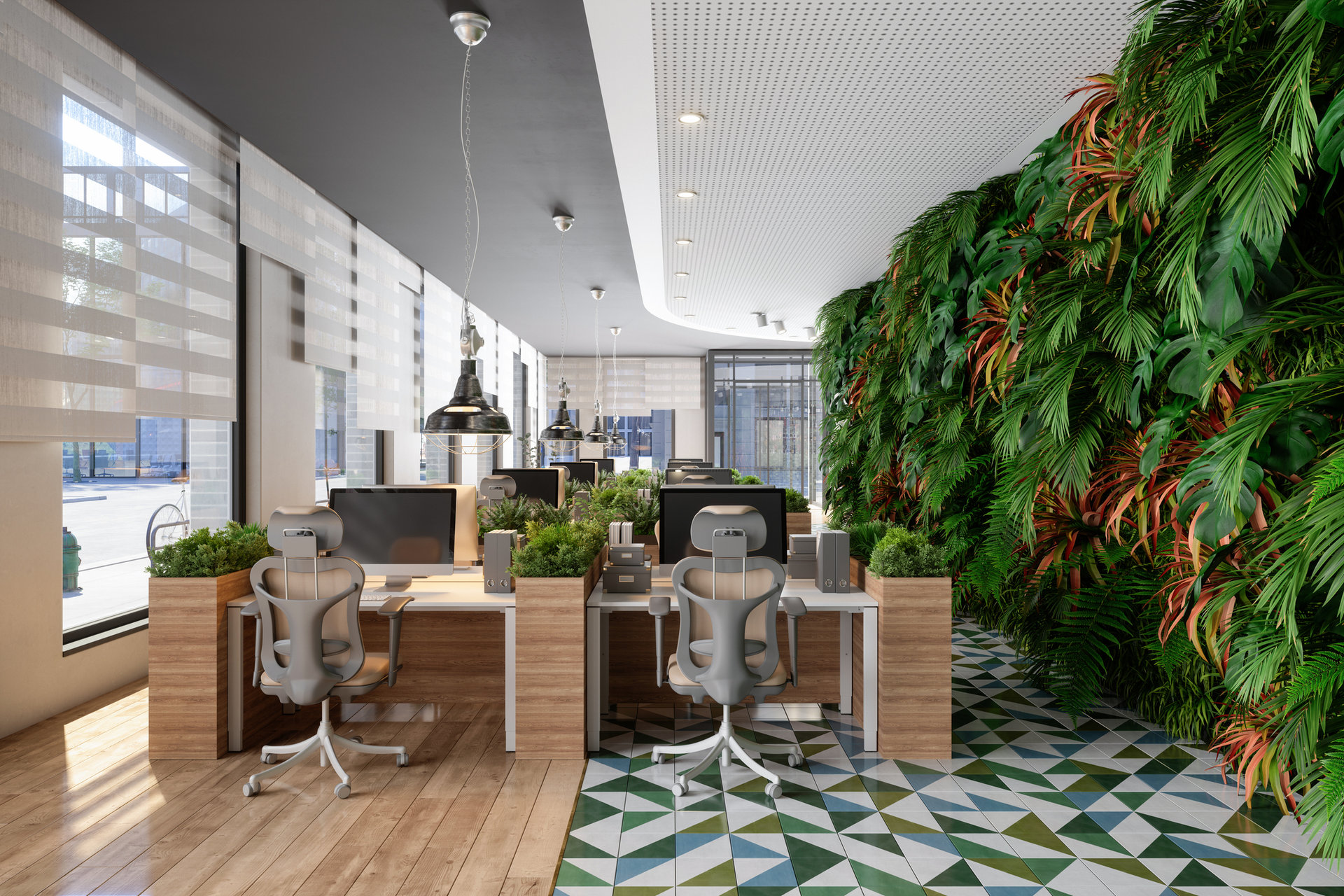 Umweltfreundliches, modernes Bürointerieur mit Tischen, Bürostühlen, Pendelleuchten und vertikalem Garten.