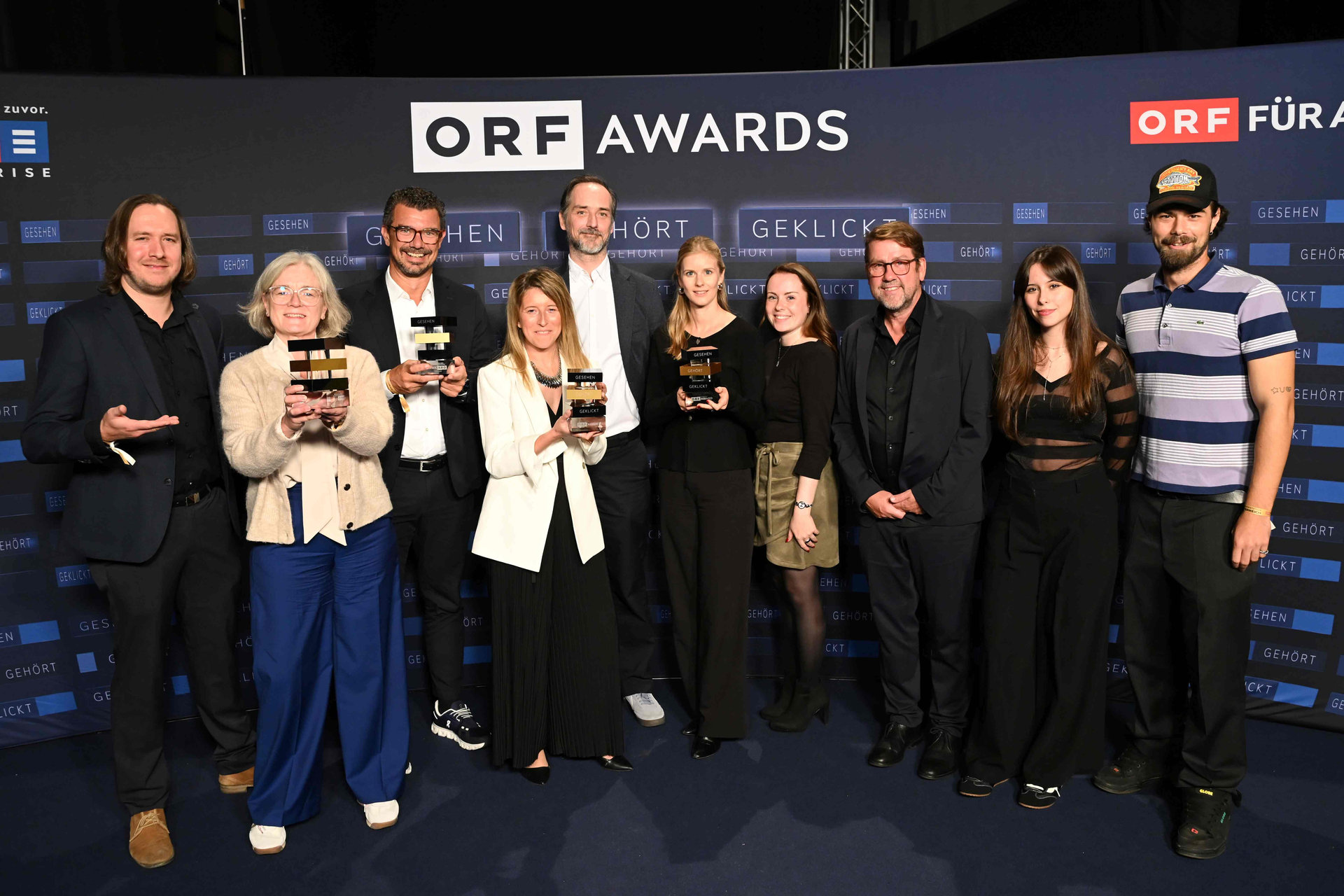 Fabian Stenzel und Julia Altendorfer freuen sich mit den Partneragenturen über Gold beim ORF-Award.